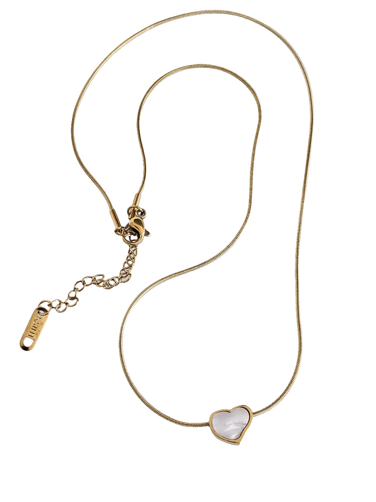 Pearly Heart - Necklace in 18k Gold Plating