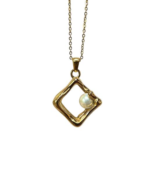 Lustre Square - Necklace in 18k Gold Plating